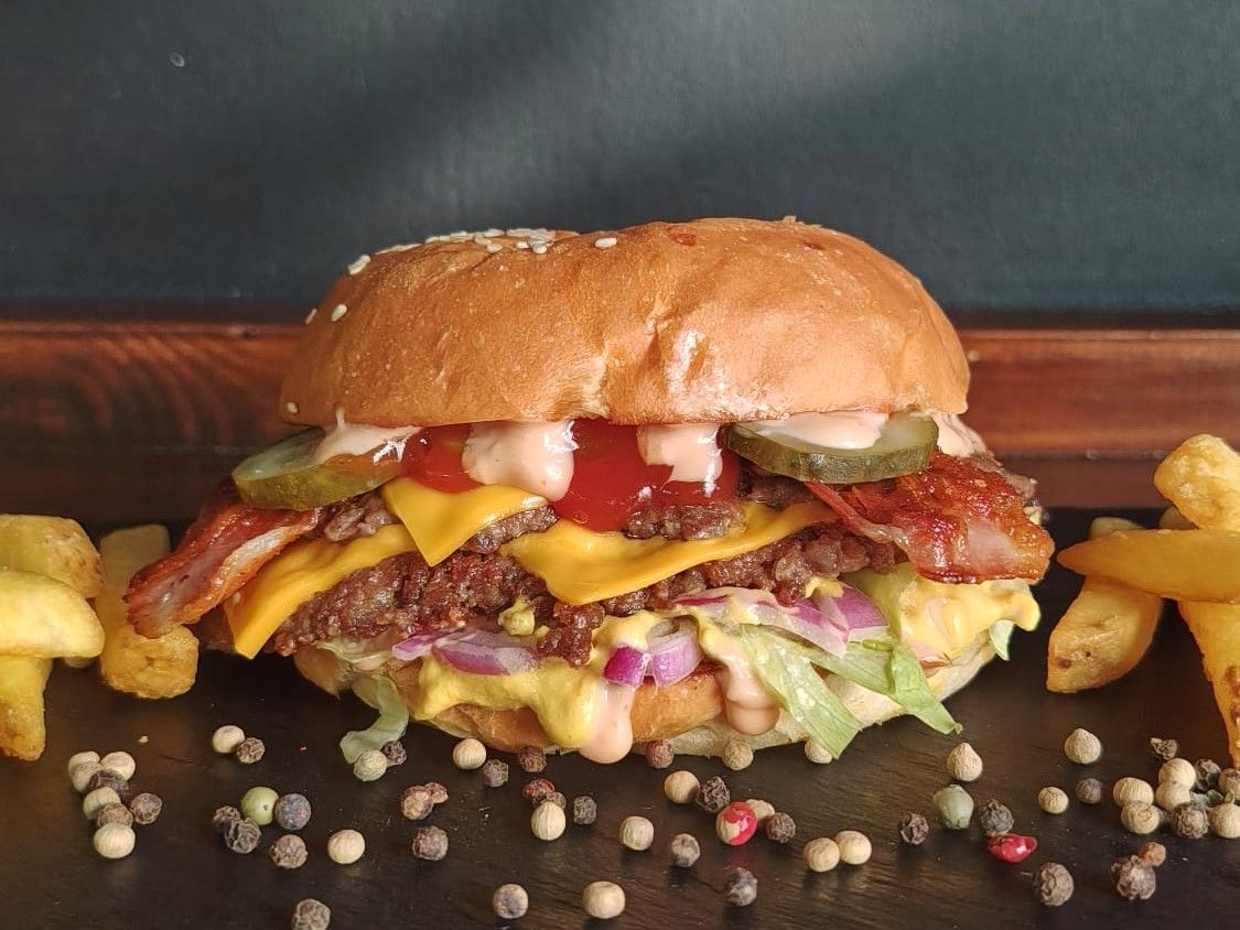 Meniu Double Cheeseburger