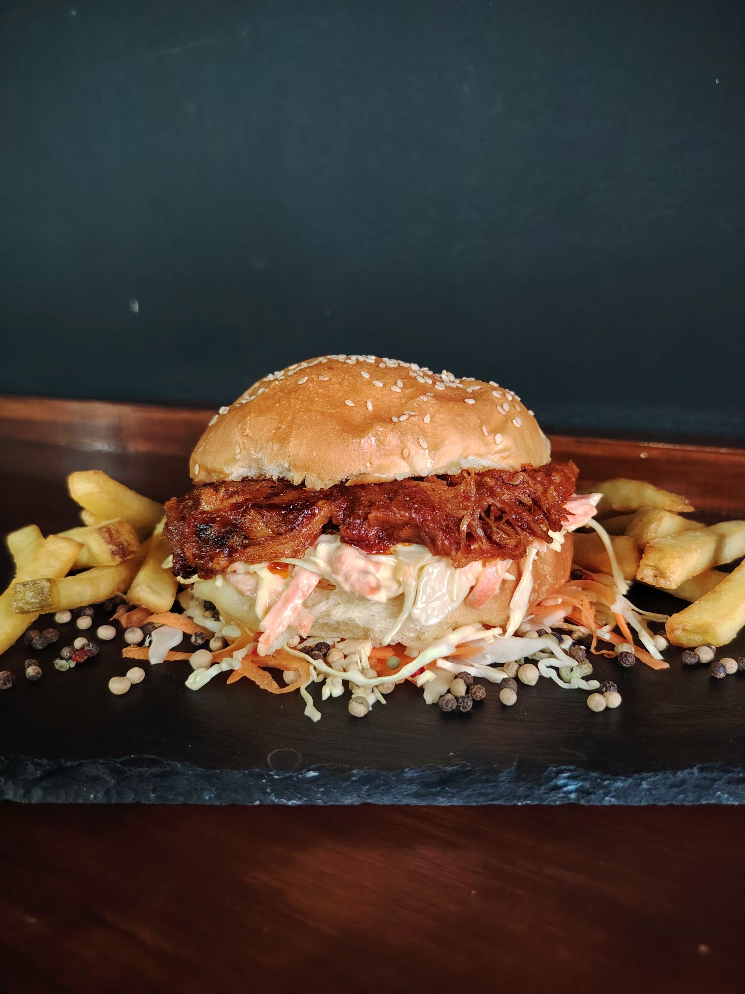 Meniu Burger Pulled Pork cu Coleslaw