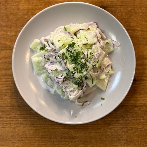 Sałatka z ogórka i cebuli