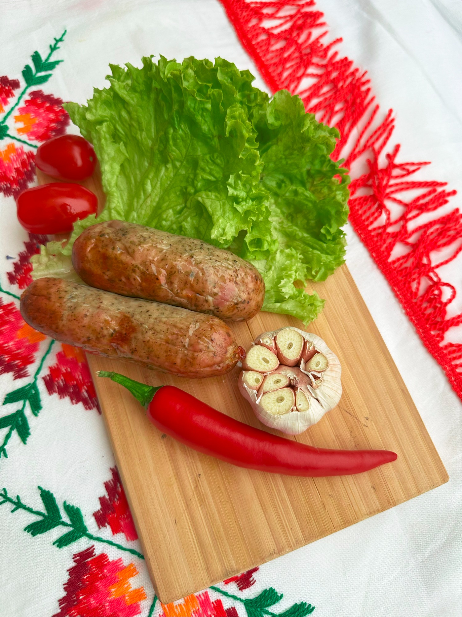 Kupaty z mięsa, krojone ręcznie 