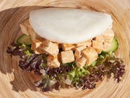 8.Bułka bao z  marynowanym  tofu + porcja frytek 