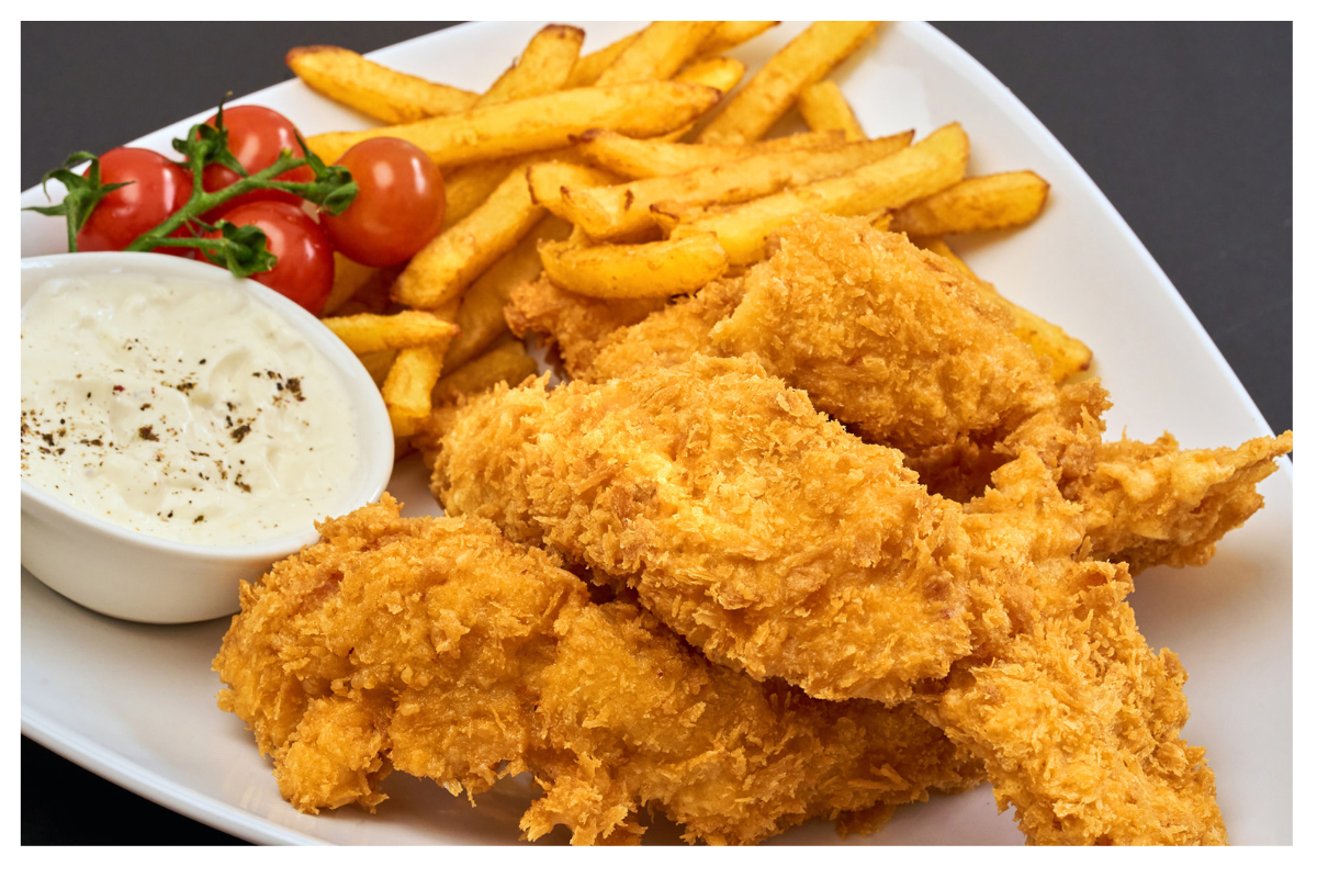 Crispy de pui cu cartofi pai si sos de usturoi 370 g