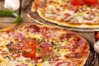 do dwóch Bigusi , Średnia Pizza z czterema składnikami GRATIS